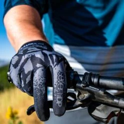 7iDP Transition Gloves -VeloGear Store 4fc67a622dcf54a495288c186327e0752ad0fa268a8da6d518a9f3eacbcc93d2 67515.1685236131